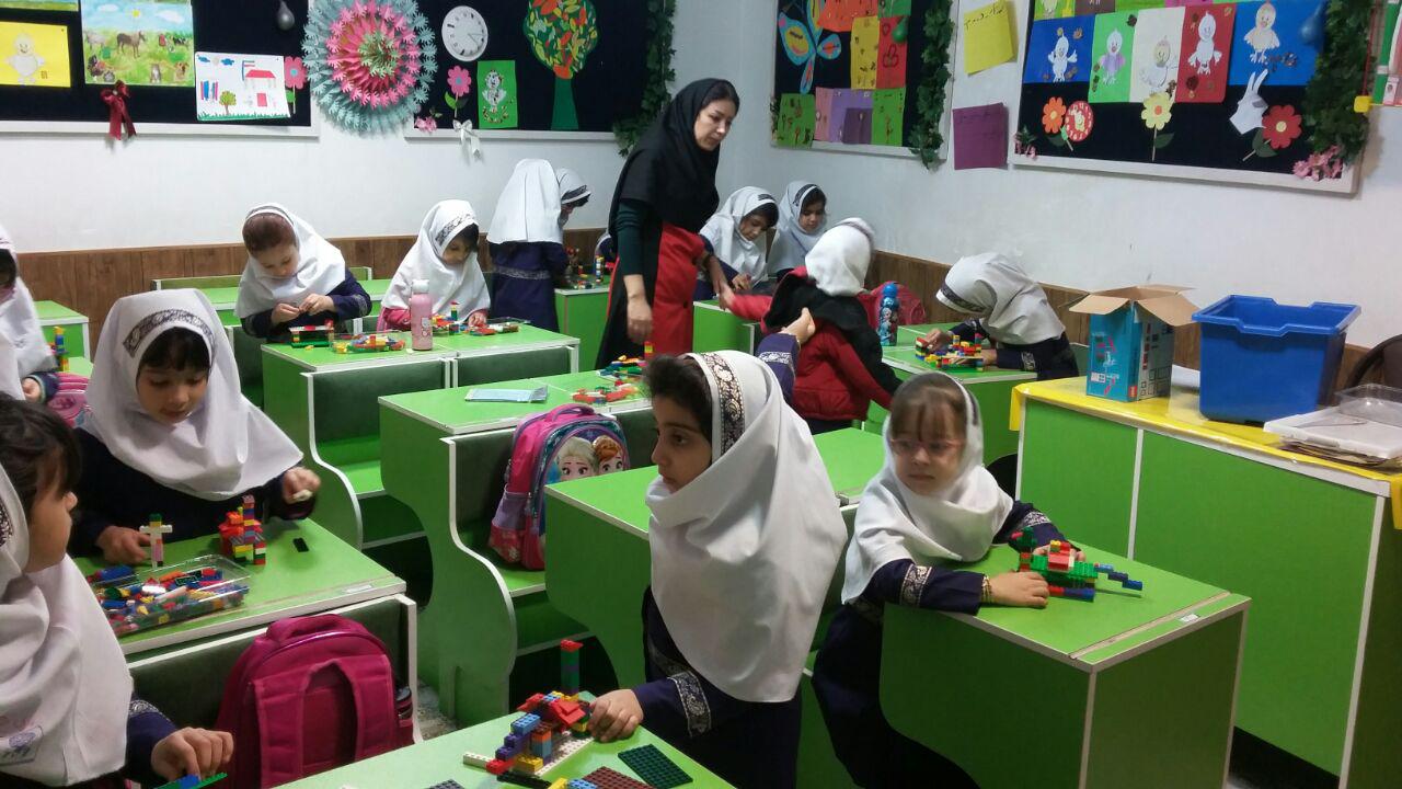 فعالیت های لگوی آموزشی دی ماه دانش آموزان باران اندیشه